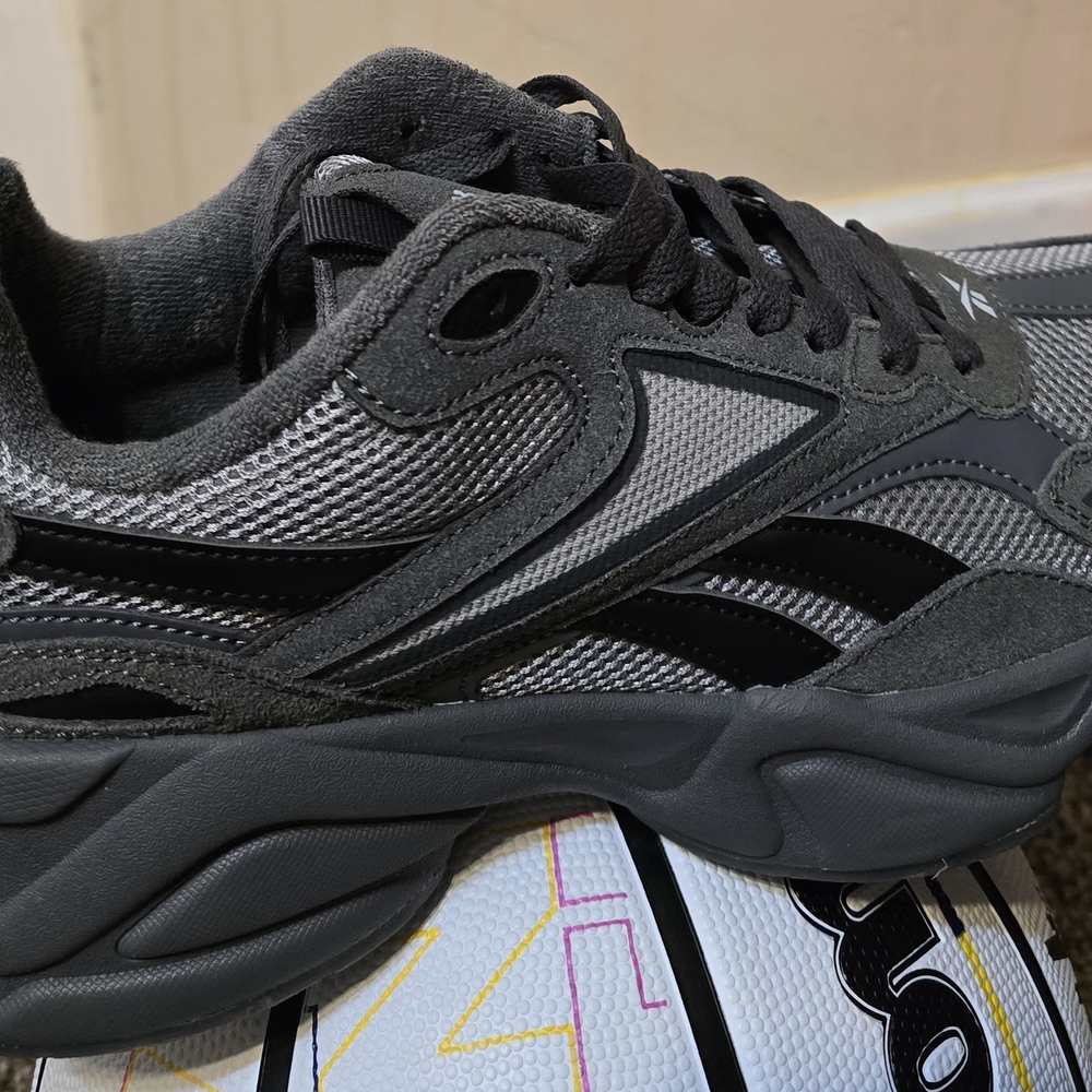 Reebok Men's Black and Gray Sneakers